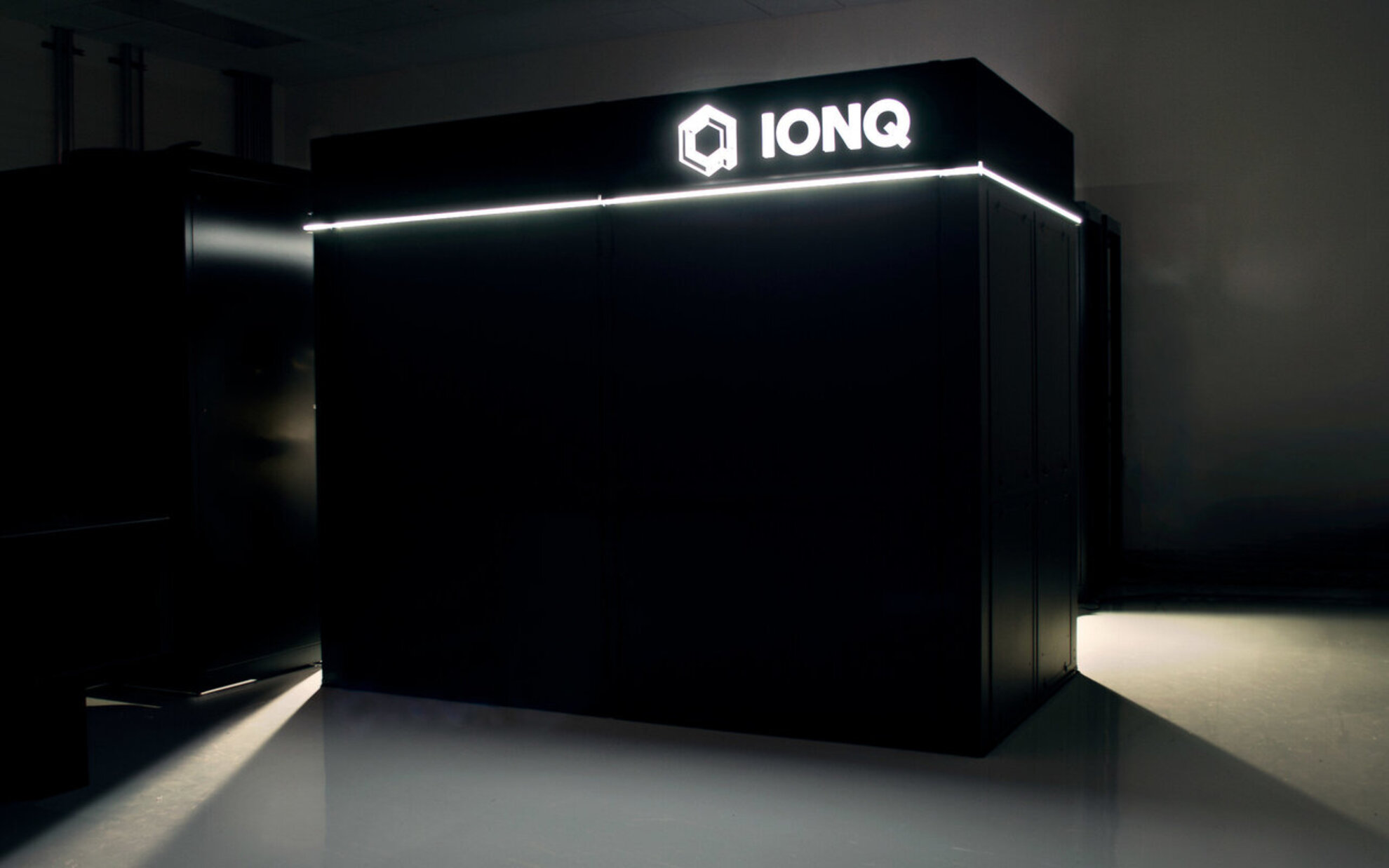 США відкрили перше спеціалізоване підприємство для масового випуску квантових комп’ютерів компанії IonQ