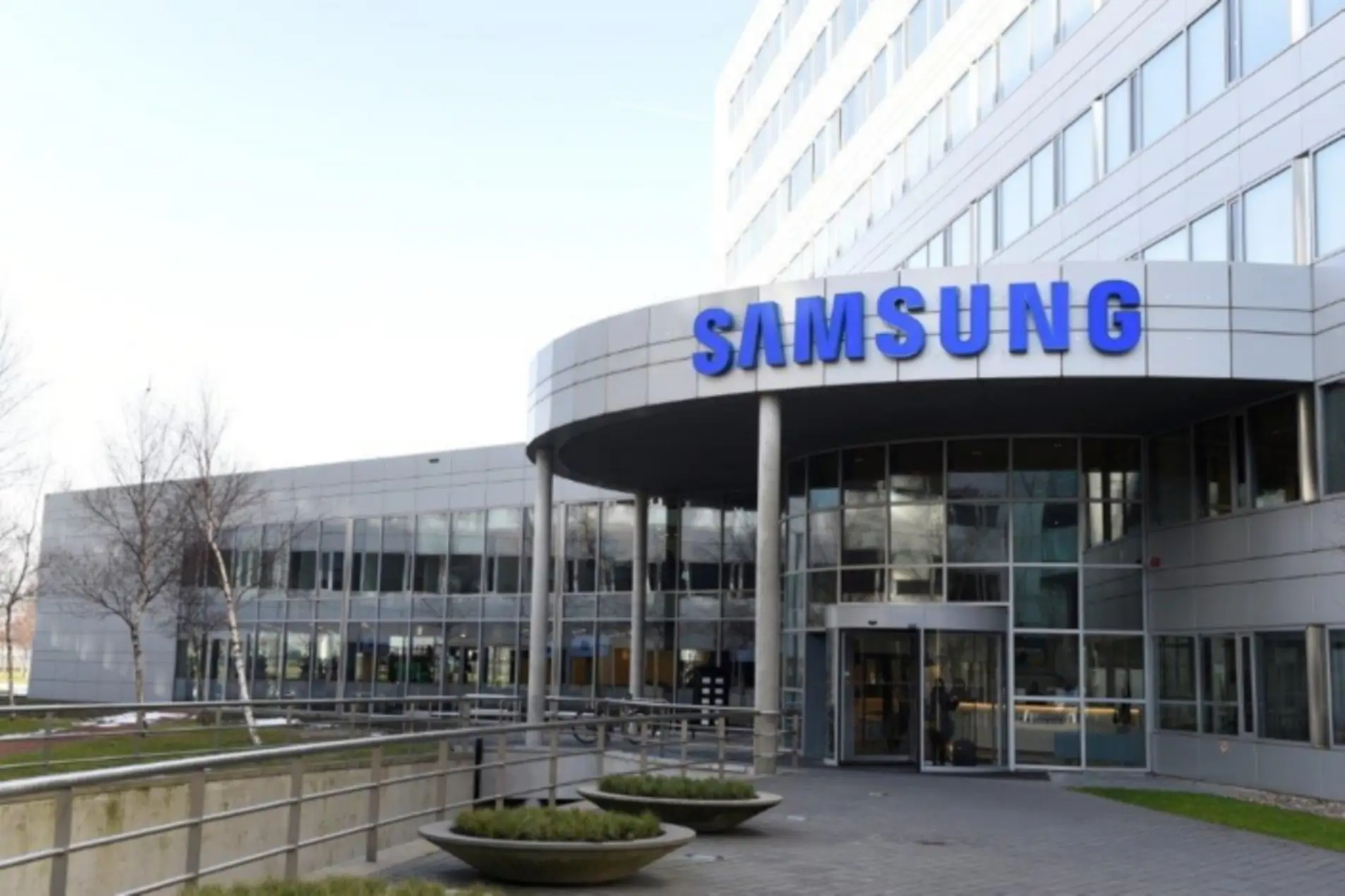 Samsung укладе масштабну угоду з Naver Corp на поставку прискорювачів Mach-1