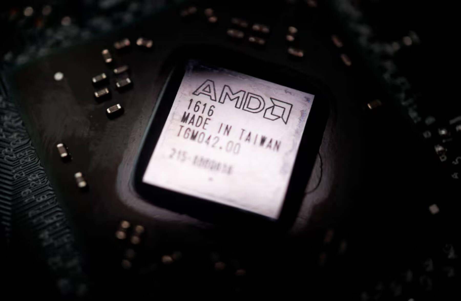 AMD представляє процесори з ШІ для ноутбуків і настільних ПК