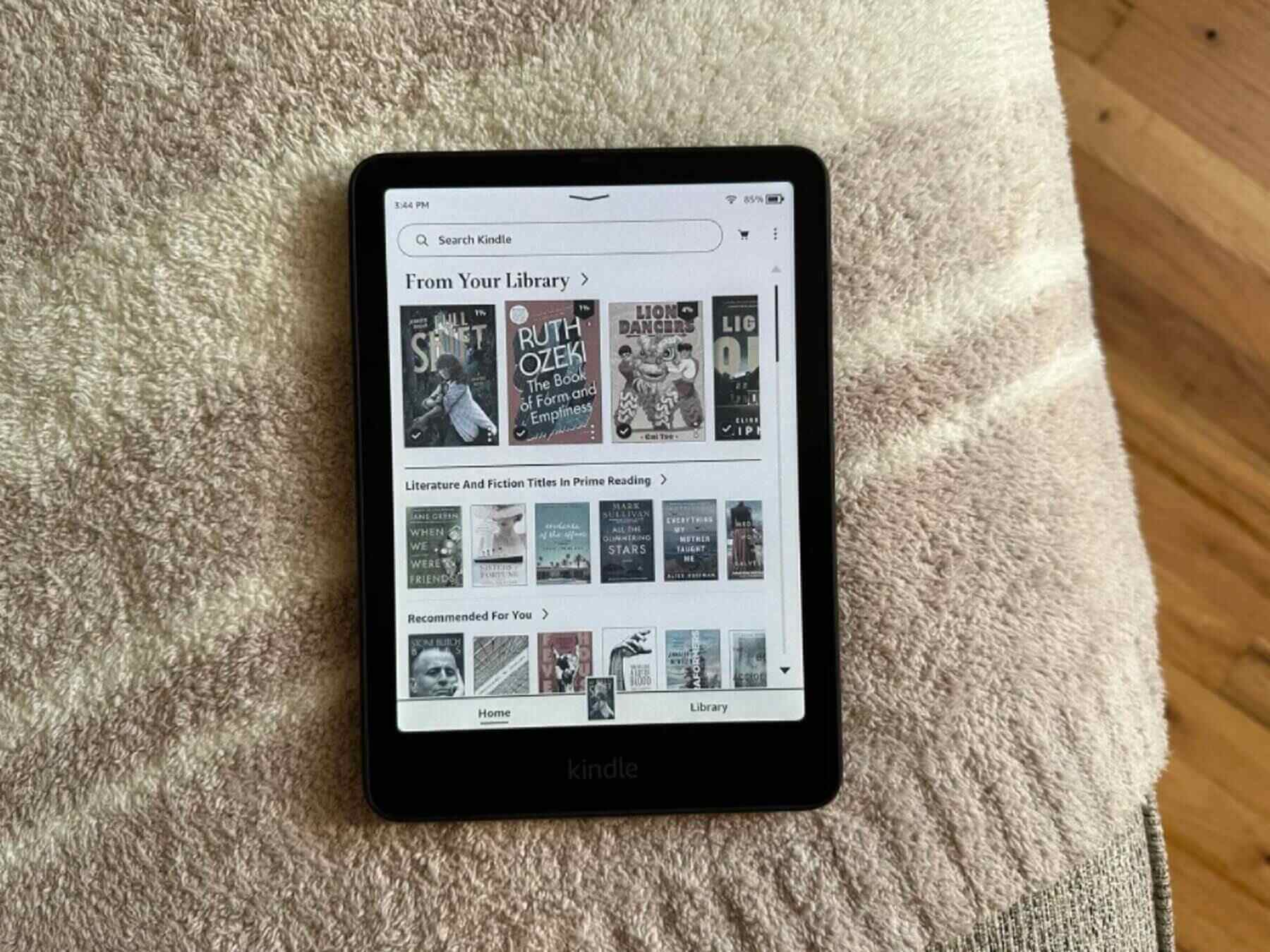 Amazon виправить знебарвлення дисплея Kindle Colorsoft