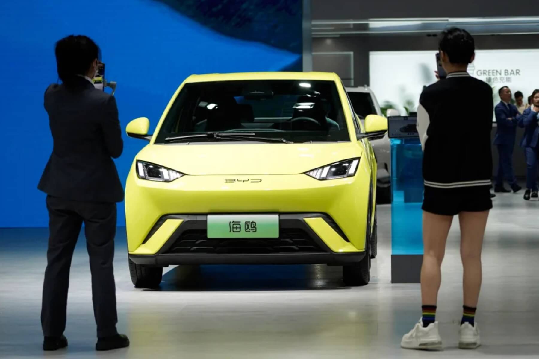 BYD анонсує випуск дешевих безпілотних електромобілів