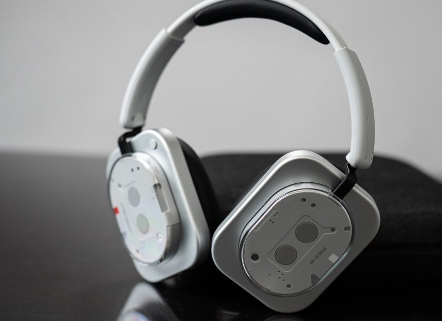 Навушники Nothing’s Over-Ear зосереджені на кнопках