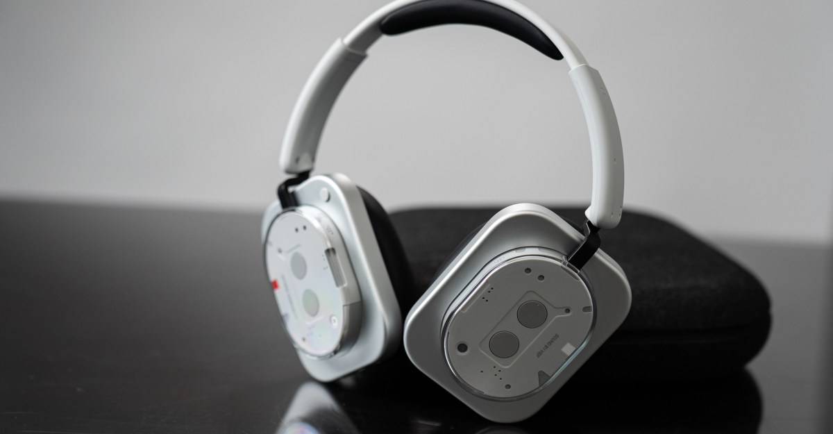 Навушники Nothing’s Over-Ear зосереджені на кнопках