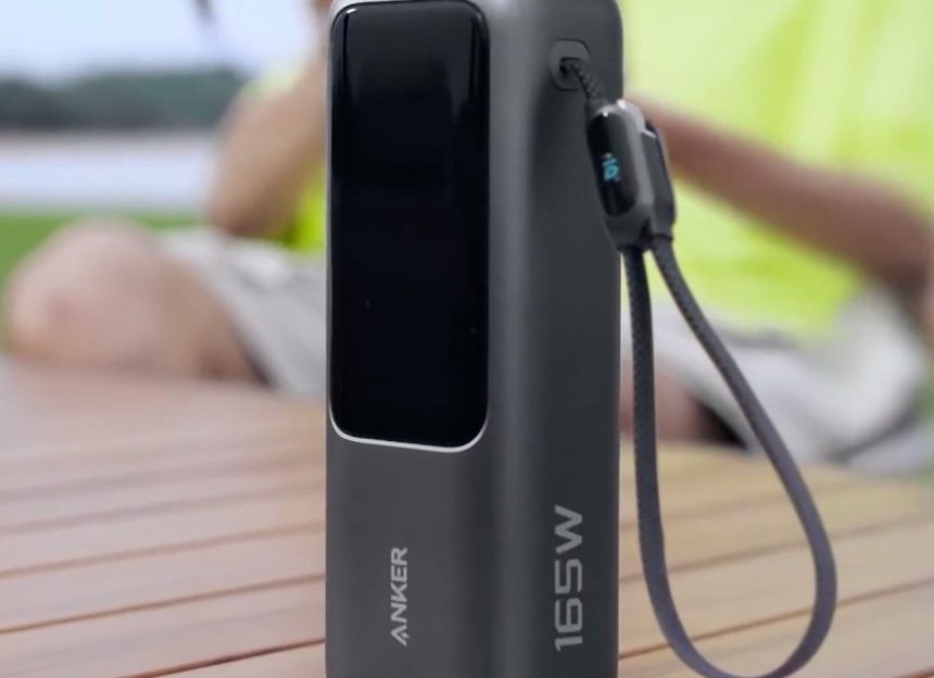 Потужний павербанк Anker з двома вбудованими кабелями USB-C зі знижкою 30% у день Prime