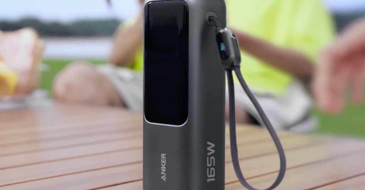 Потужний павербанк Anker з двома вбудованими кабелями USB-C зі знижкою 30% у день Prime