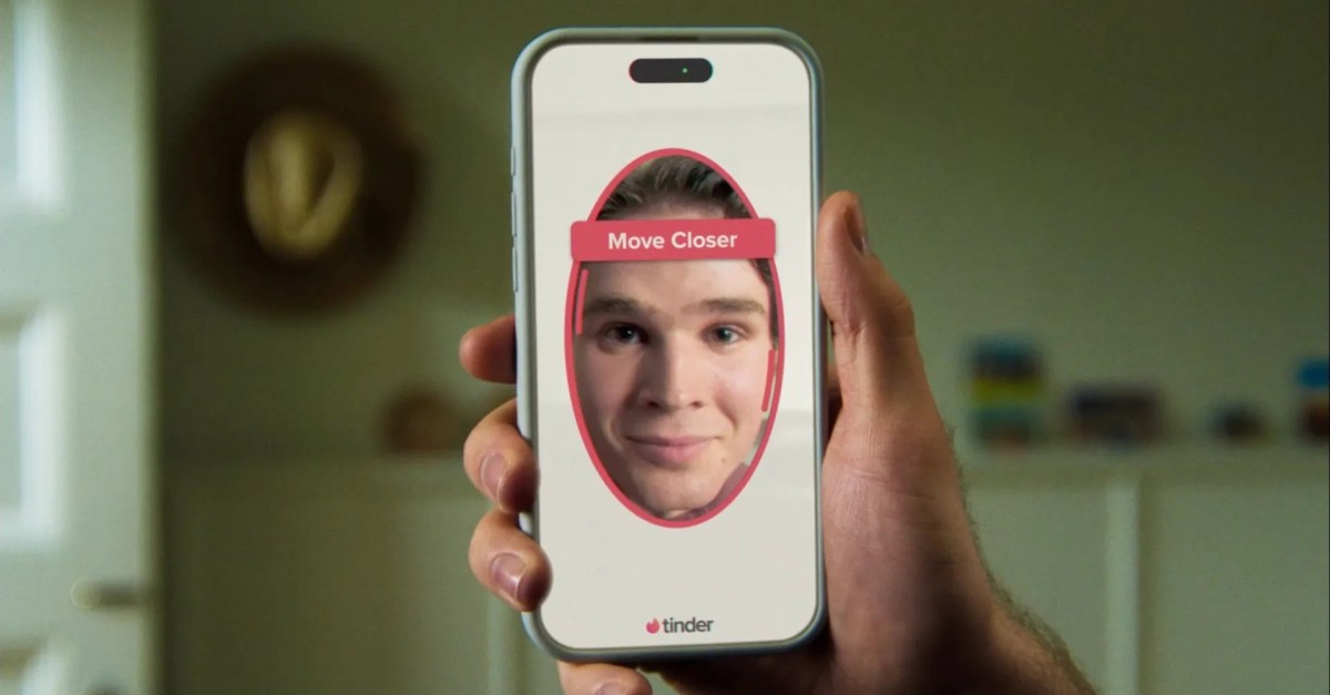 Обов’язкова перевірка обличчя в Tinder з’явилася в США