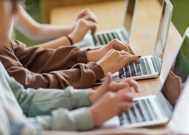 Google впроваджує штучний інтелект у навчальному процесі, запроваджуючи нові інструменти Gemini для викладачів, чат-ботів для учнів та інші новинки