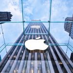 Apple Заявляє Про Значні Інвестиції в Штучний Інтелект і Попереджає Про Втрати Внаслідок Мита у $1 Мільярд