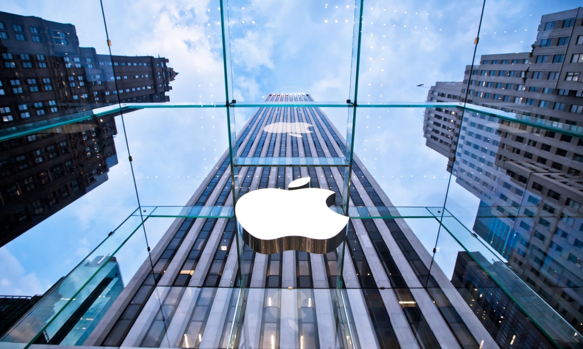 Apple Заявляє Про Значні Інвестиції в Штучний Інтелект і Попереджає Про Втрати Внаслідок Мита у $1 Мільярд