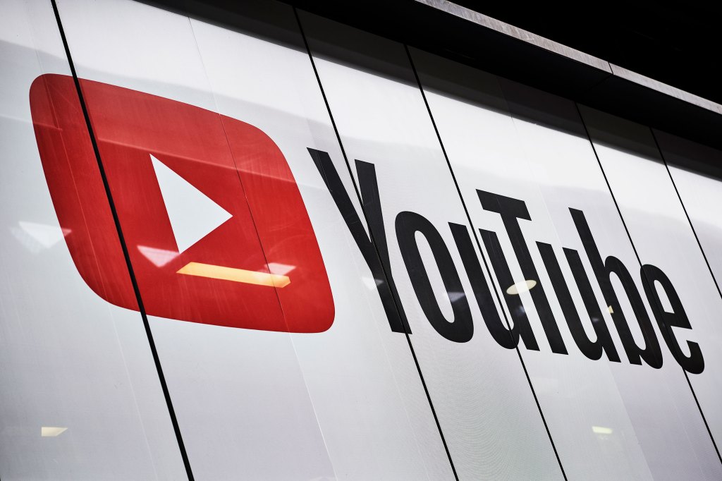 YouTube представляє нові стікери для покупок у Shorts