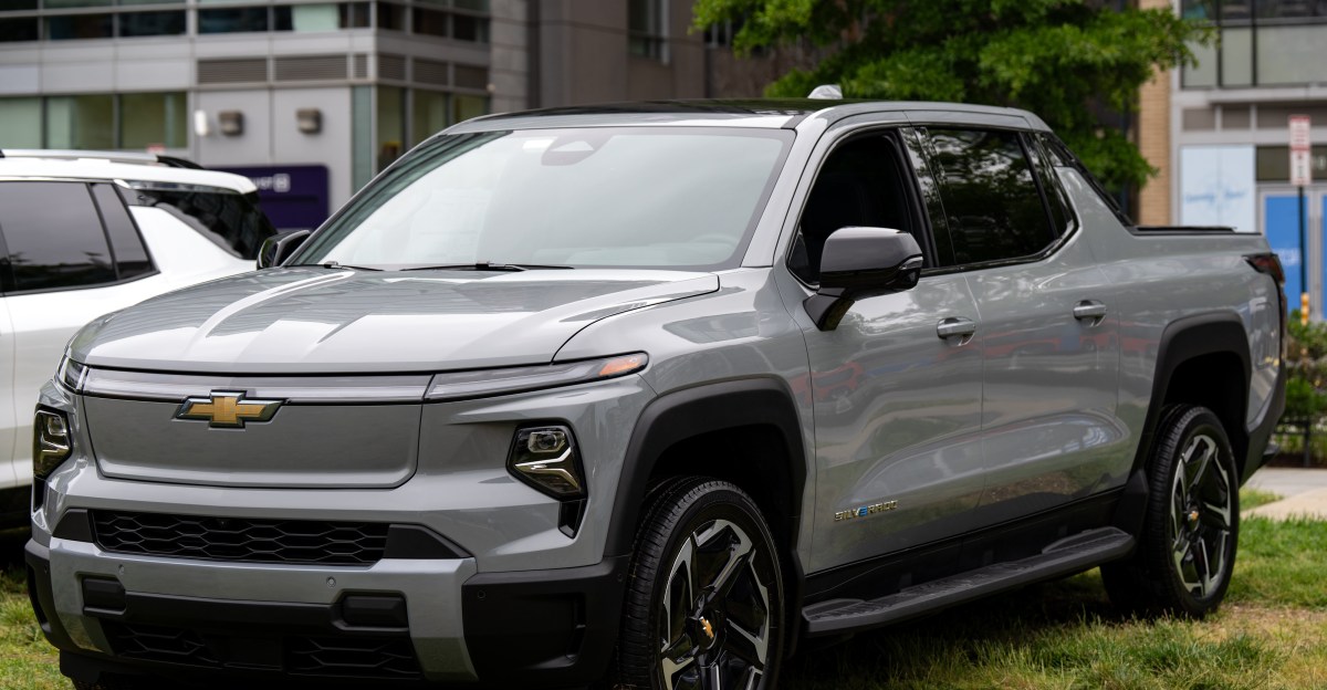 Chevy Silverado EV встановлює світовий рекорд за найдовший пробіг на одній зарядці