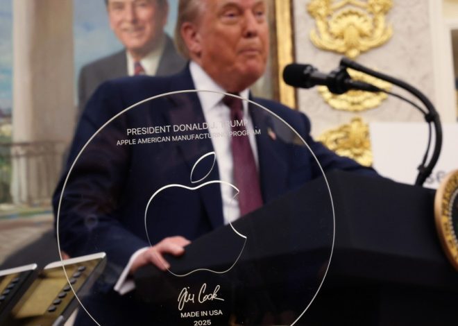 Apple створила статуетку з 24-каратного золота та скла для Дональда Трампа