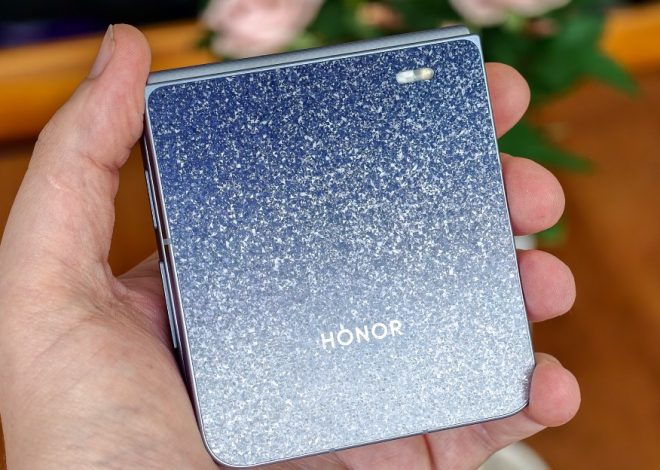 Новий складаний телефон Honor ідеально пасує до ваших Jimmy Choos