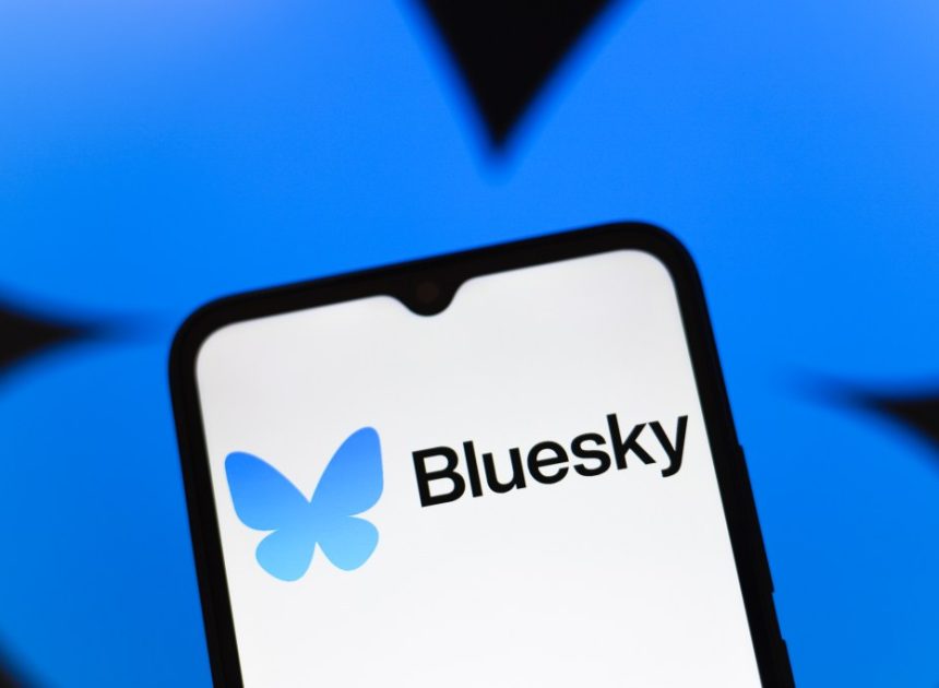 Bluesky дотримується законодавства про перевірку віку в Південній Дакоті та Вайомінгу після виходу з Міссісіпі