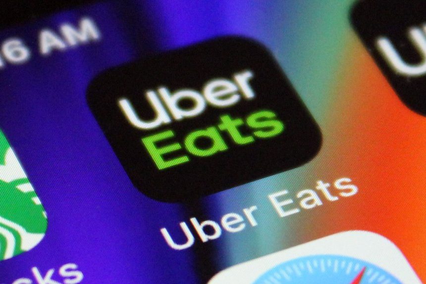 Uber Eats дозволяє продавцям спілкуватися з покупцями щодо їхніх замовлень