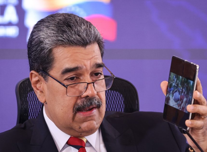 Президент Венесуели впевнений, що американські шпигуни не зможуть зламати телефони Huawei