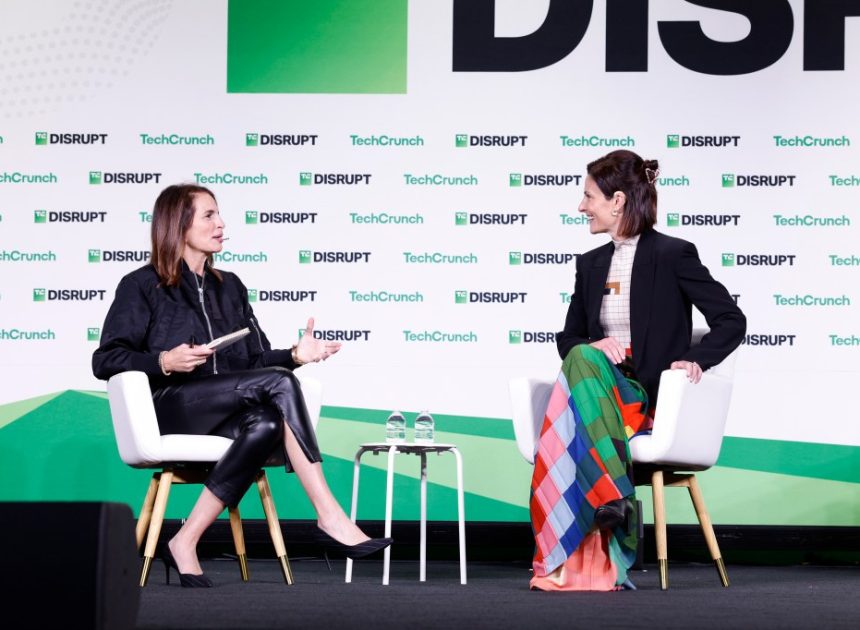 CTO Netflix анонсує нові експерименти з вертикальними відео, проте стрімінговий сервіс не змагається з TikTok