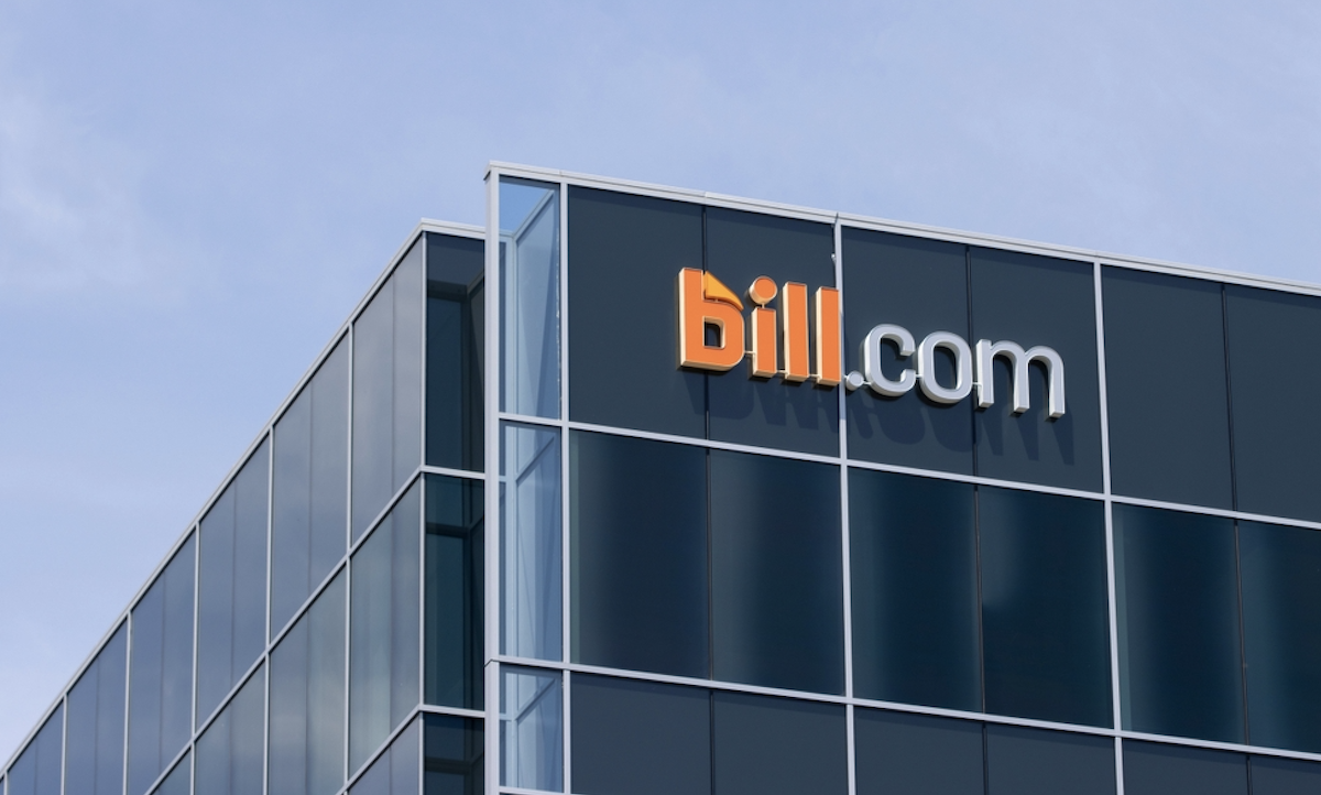 БАНКИ ВПРОВАДЖУЮТЬ ІНТЕЛЕКТУАЛЬНІ АГЕНТИ ДЛЯ ШВИДКИХ ПЛАТЕЖІВ: ЧИ ГОТОВІ МАЛІ БІЗНЕСИ ДО РЕВОЛЮЦІЇ?