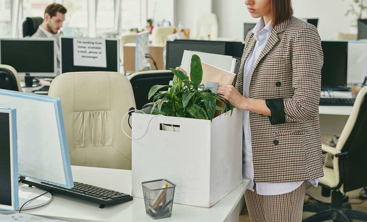 Інновації штучного інтелекту та скорочення витрат: чому волна звільнень зросла на 175% за рік