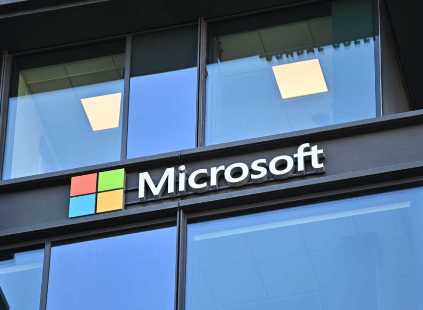 Microsoft прямо кидає виклик конкурентам: Чи встигне компанія реалізувати революційні AI-можливості?