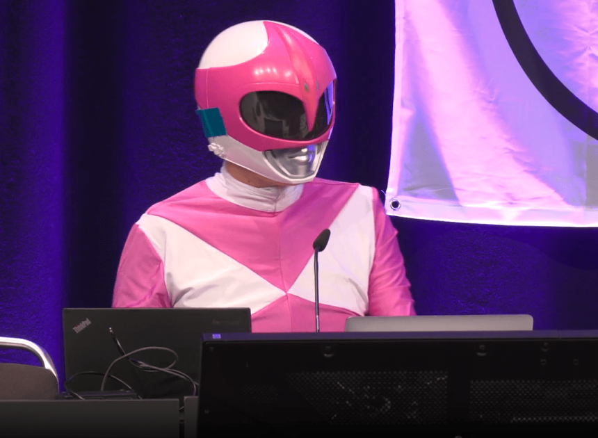 Хактивіст знищує сайти білих супремасистів в ефірі на хакерській конференції: сигнал тривоги для цифрової безпеки