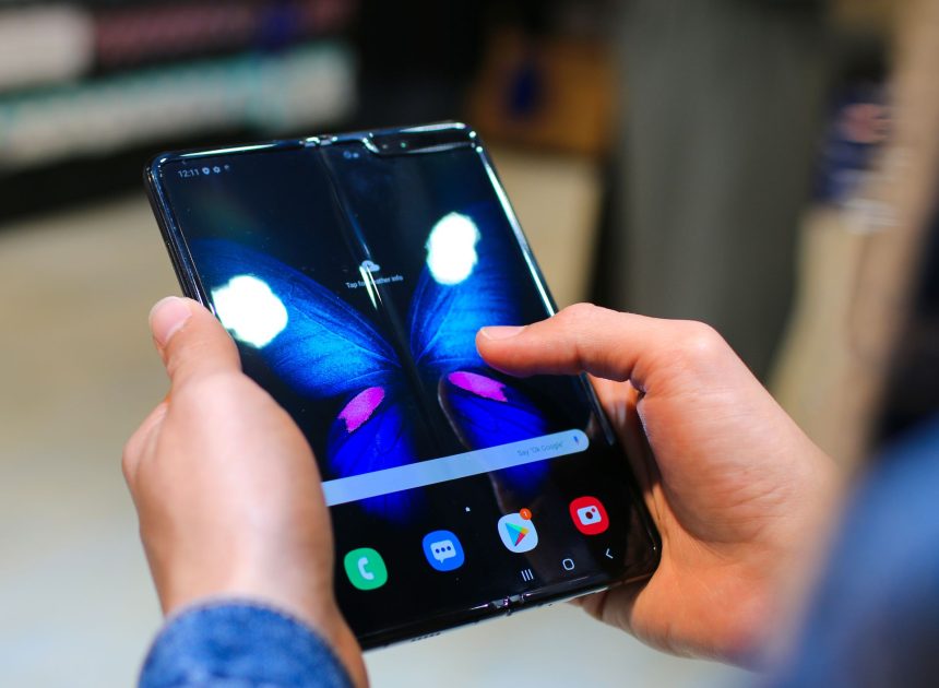Galaxy Fold 8 Ultra не пройшов тесту на міцність