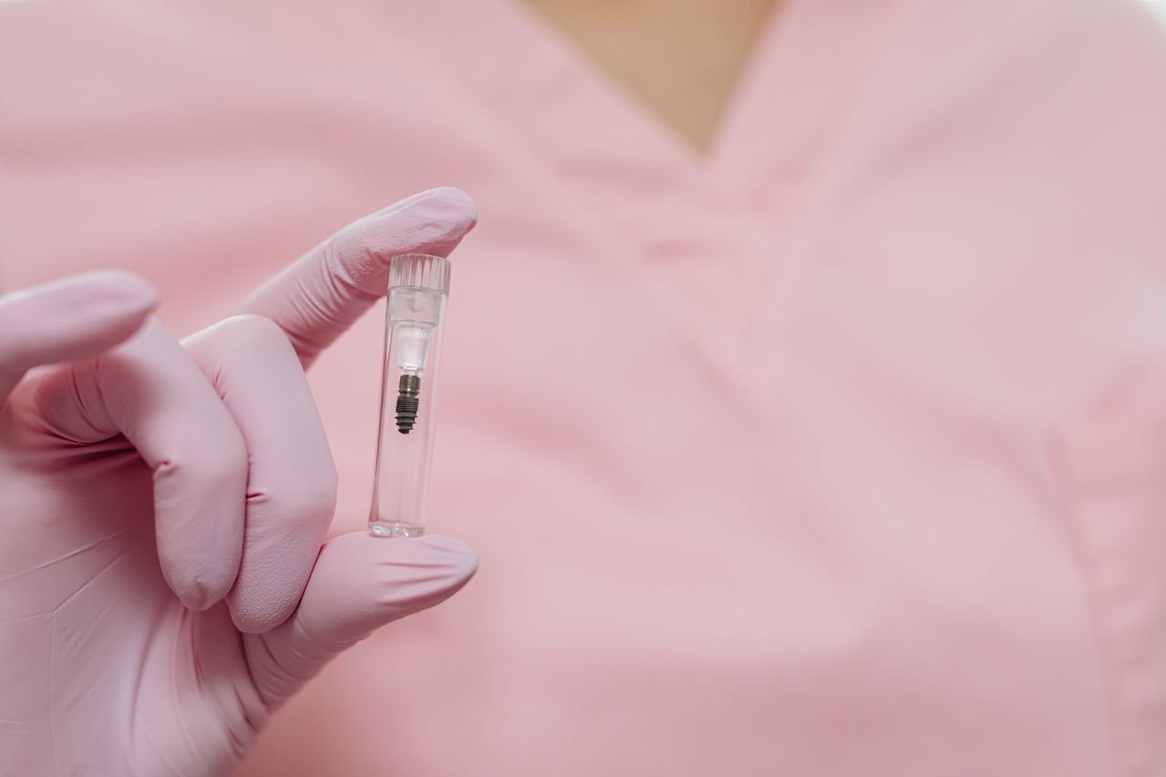 Science Corporation імплантувала чіп пацієнту з хворобою Штаргардта